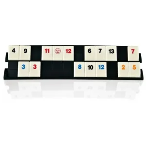 Suporte do jogo Rummikub Grow com peças numeradas expostas, simulando uma jogada durante a partida.