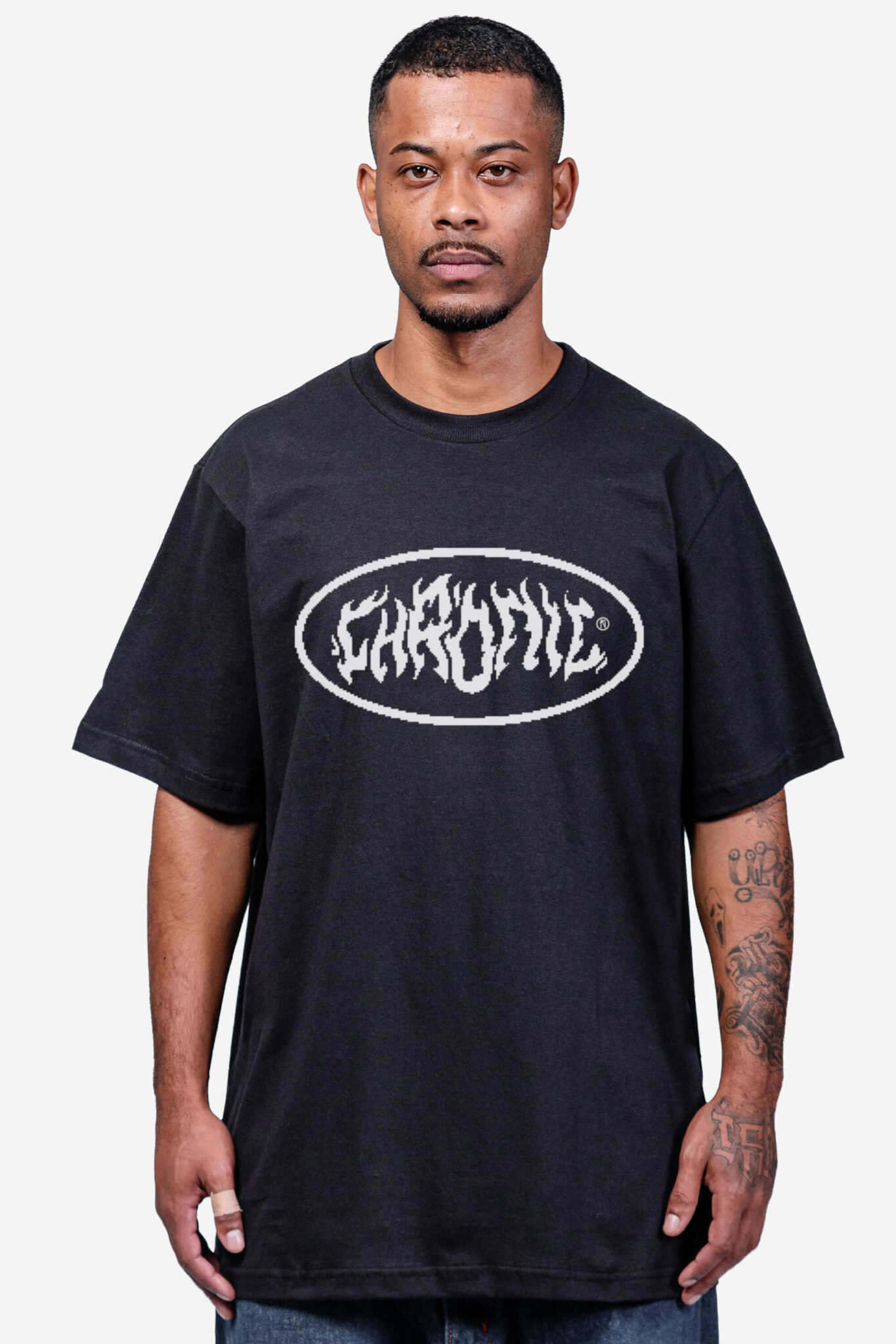 Camiseta Chronic basica 4420 preto, frente estampa silk urbana - Streetwear