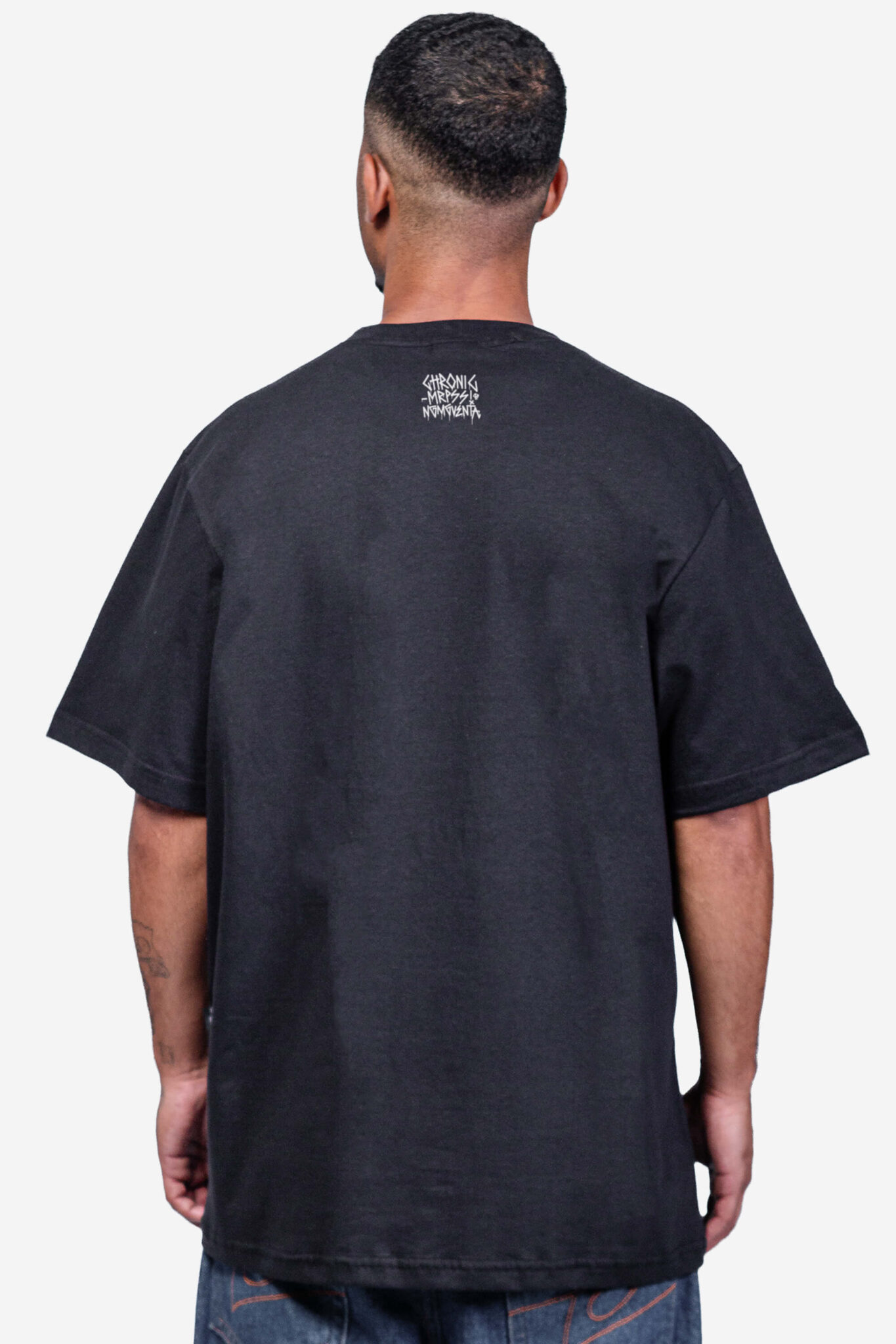 Camiseta Chronic basica 4504 preta, costas estampa silk urbana - Streetwear
