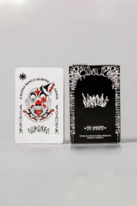 Baralho da Chronic da Copag com caixa aberta e carta Joker à mostra