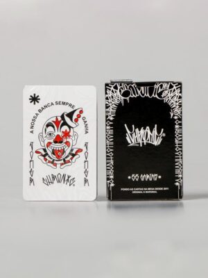 Baralho da Chronic da Copag com caixa aberta e carta Joker à mostra