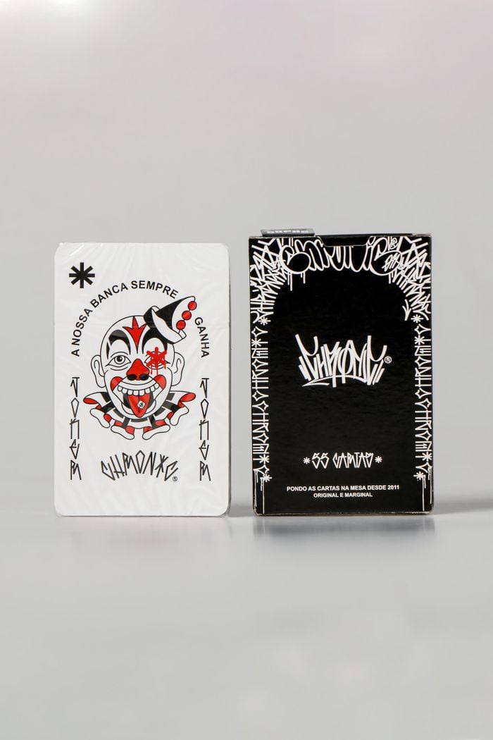 Baralho da Chronic da Copag com caixa aberta e carta Joker à mostra