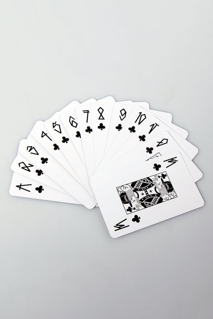 Cartas do Baralho da Chronic da Copag em leque mostrando os números do naipe de paus