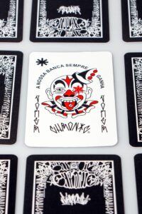 Carta Joker do Baralho da Chronic da Copag em close-up