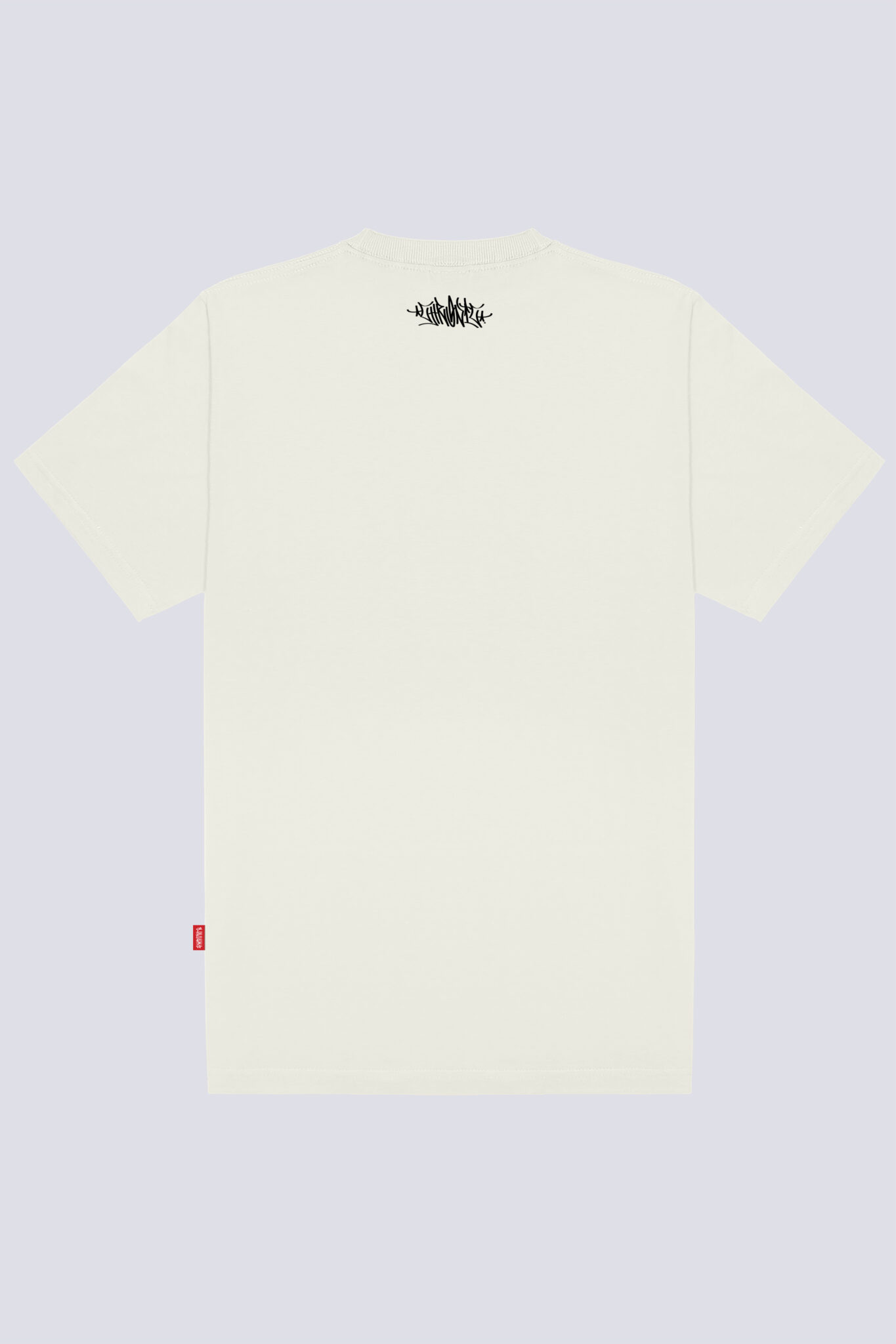 Parte traseira da camiseta Chronic 4505 branco off white, com estampa pequena centralizada próximo à gola.