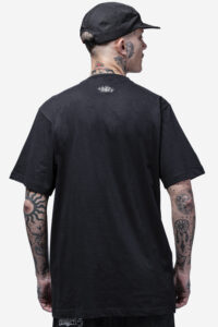 Parte traseira da camiseta Chronic 4505 preto reativo, com estampa pequena centralizada próximo à gola.