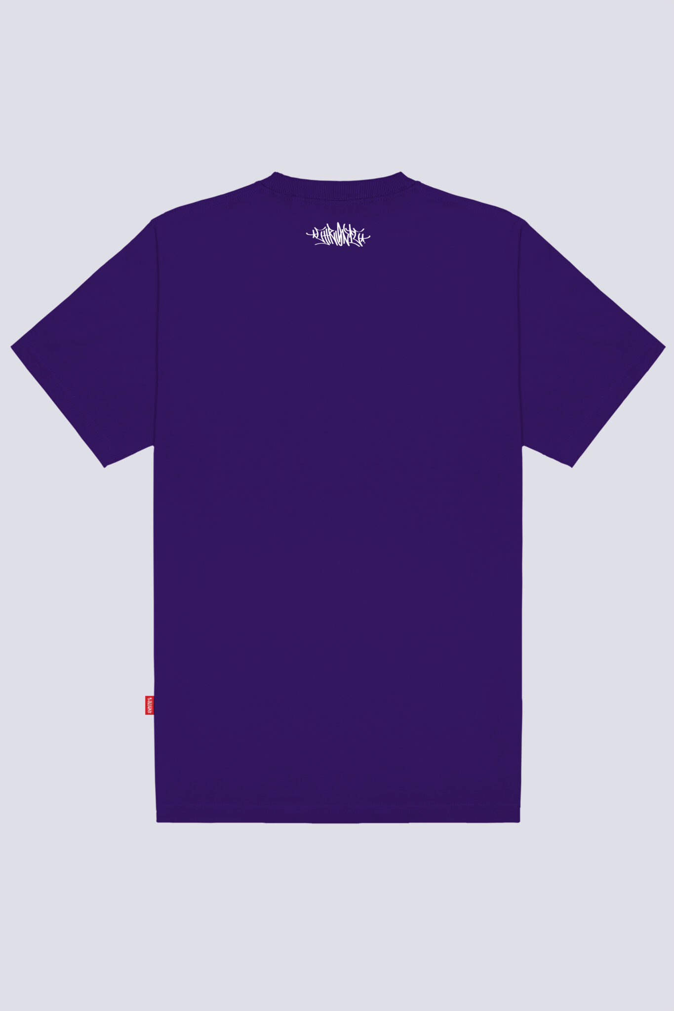 Parte traseira da camiseta Chronic 4505 roxo maseu, com estampa pequena centralizada próximo à gola.