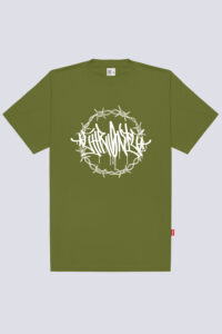 Camiseta básica Chronic modelo 4505 na cor verde azurro, com estampa média de grafite escrito “Chronic” dentro de um círculo de arame farpado.