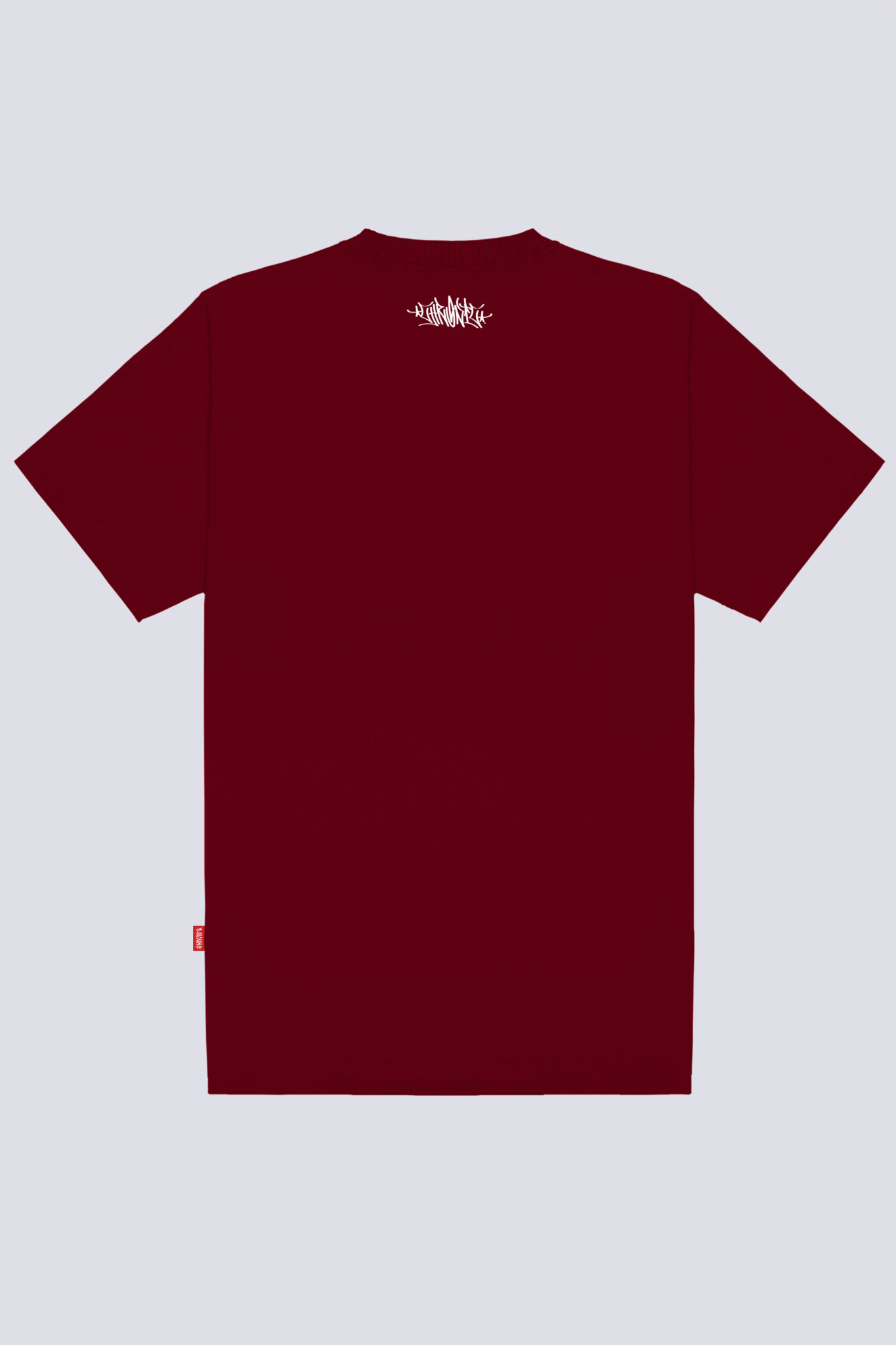 Parte traseira da camiseta Chronic 4505 vermelho aureal, com estampa pequena centralizada próximo à gola.