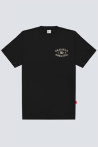 Camiseta básica Chronic modelo 4520 na cor preto reativo, com estampa pequena no lado esquerdo do peito.