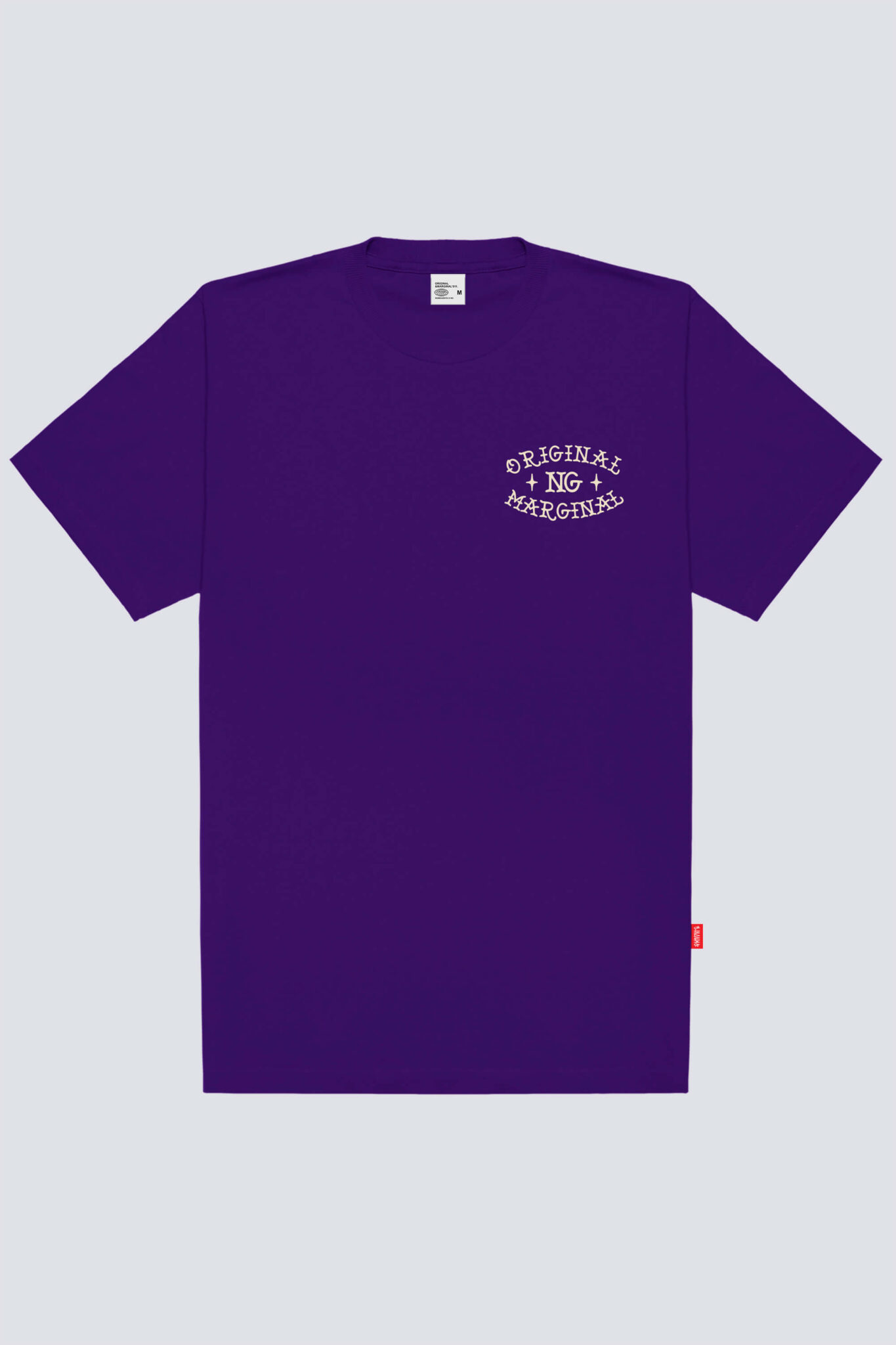 Camiseta básica Chronic modelo 4520 na cor roxo maseu, com estampa pequena no lado esquerdo do peito.
