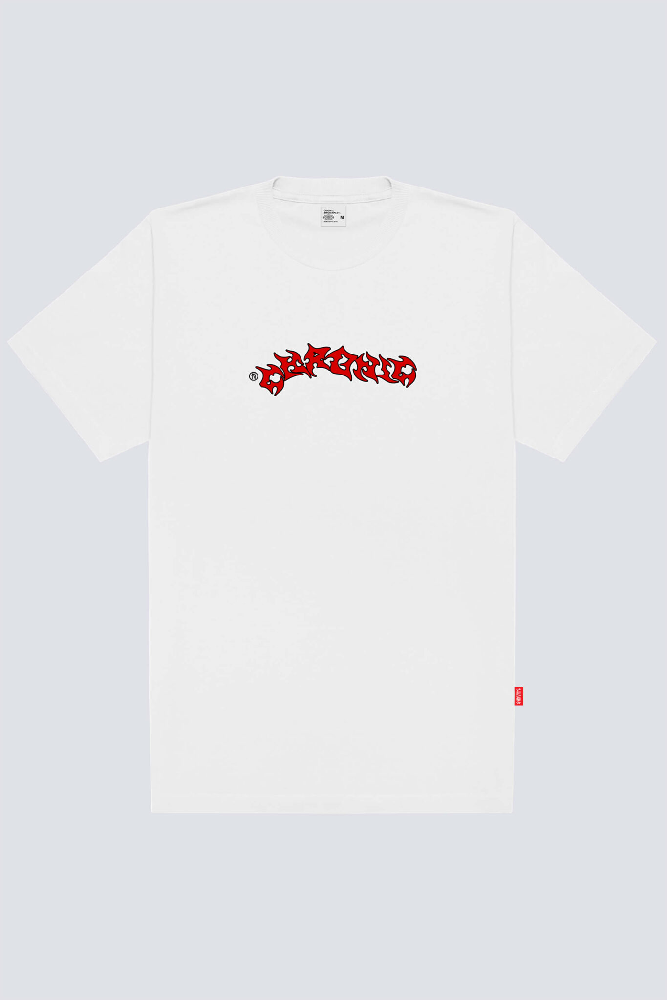 Camiseta básica Chronic modelo 4523 na cor branco anil, com estampa grande frontal escrita “Chronic” em estilo old school.