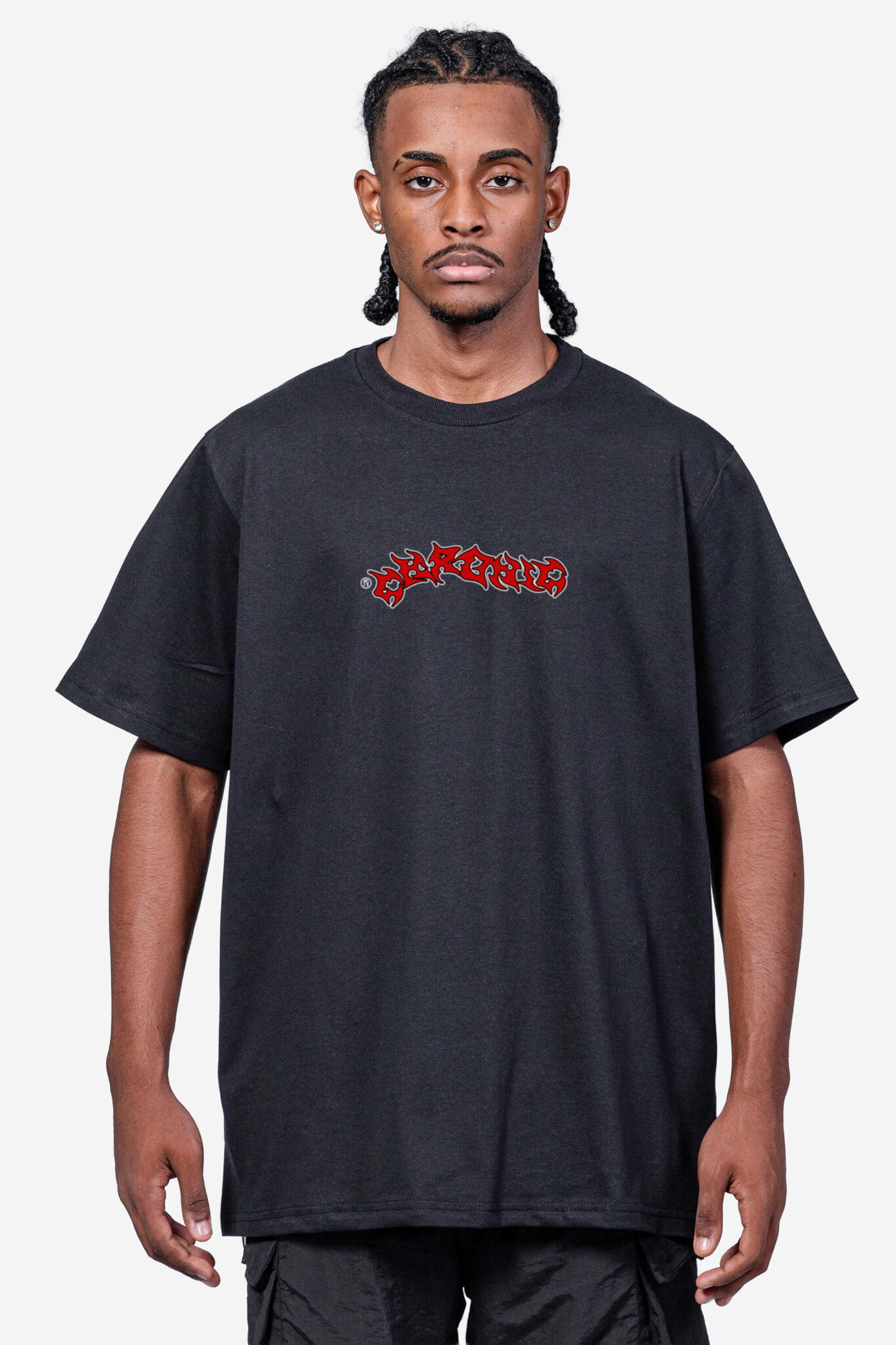 Camiseta básica Chronic modelo 4523 na cor preto reativo, com estampa grande frontal “Chronic” em estilo old school.