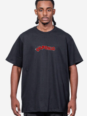 Camiseta básica Chronic modelo 4523 na cor preto reativo, com estampa grande frontal “Chronic” em estilo old school.