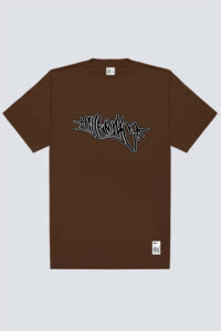 Camiseta Chronic Oversized Rugby 4528 na cor marrom, com bordado médio “Chronic” centralizado no peito.