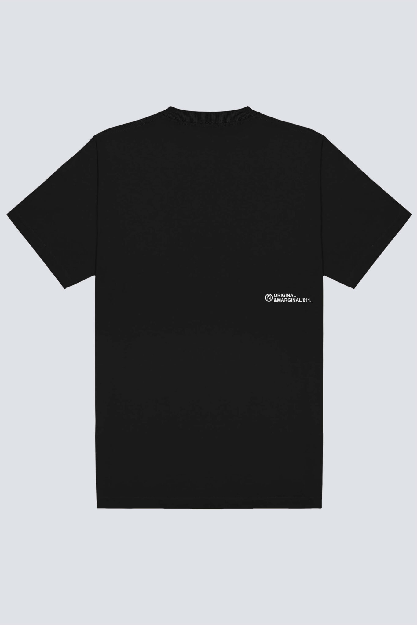 Parte traseira da camiseta Chronic Rugby 4528 preta, com estampa pequena posicionada na lateral direita.